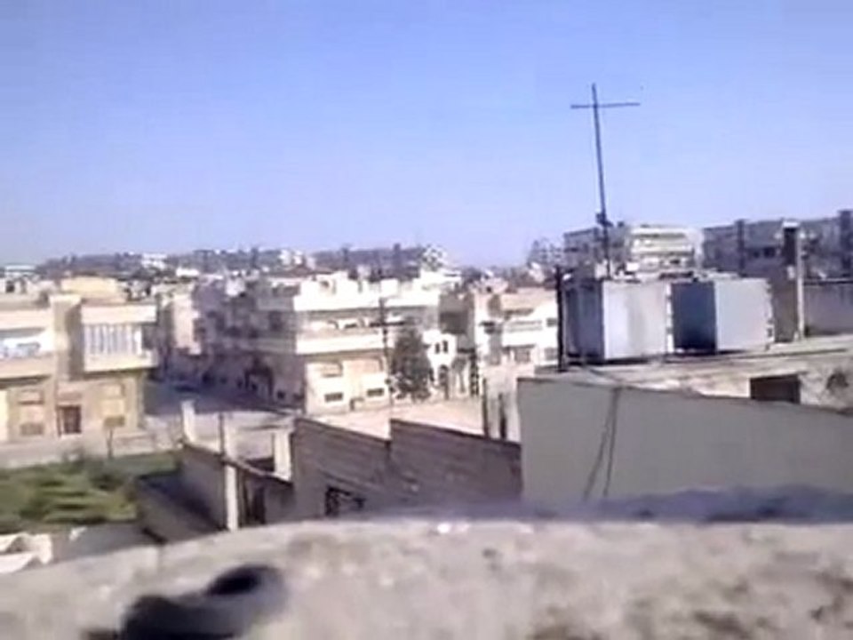 فري برس   حماة   اصوات إطلاق النار في حي طريق حلب 16 12 2011