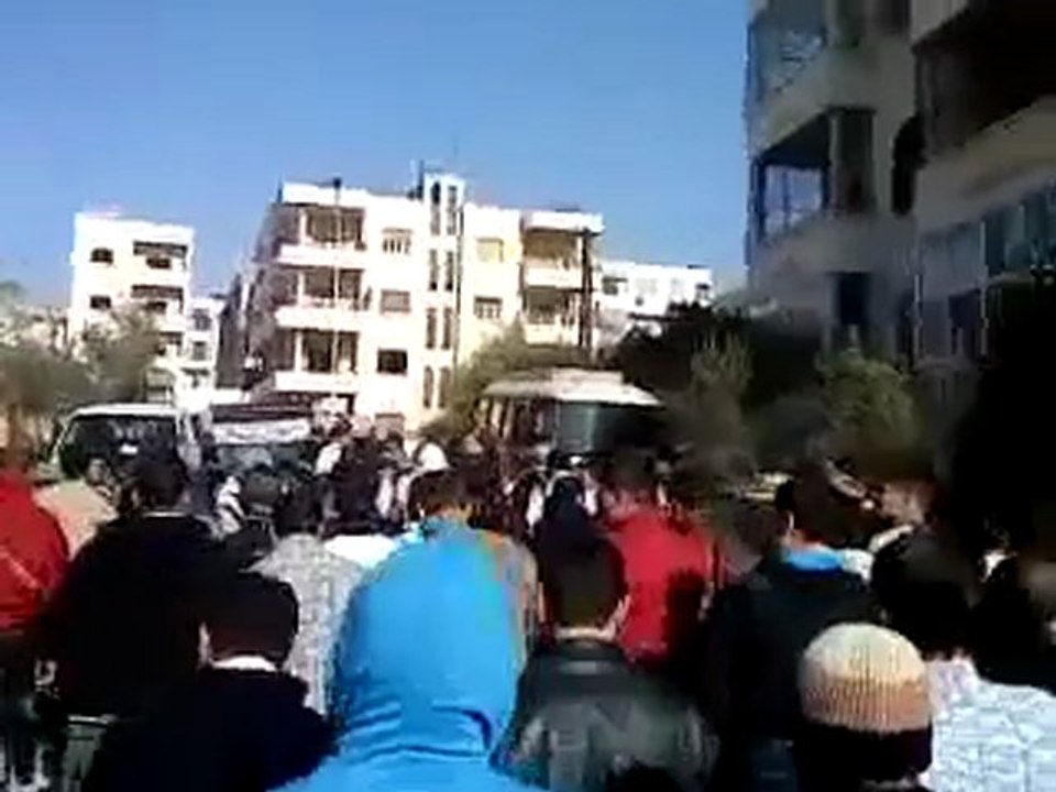 فري برس   حماه  شارع الثلاثين جمعة الجامعة العربية تقتلنا 16 12 2011
