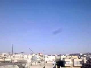 Tải video: فري برس   حماة اصوات اطلاق النار في حي طريق حلب 16 12 2011