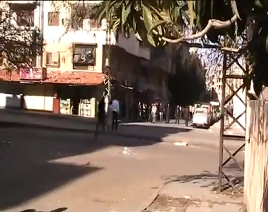 فري برس   حمص حي القصور معاناة أهل حي القصور من العبور إلى الجهة المقابلة من الحي بسبب وجود الحاجز واطلاق الرصاص على المارين 16 12 2011