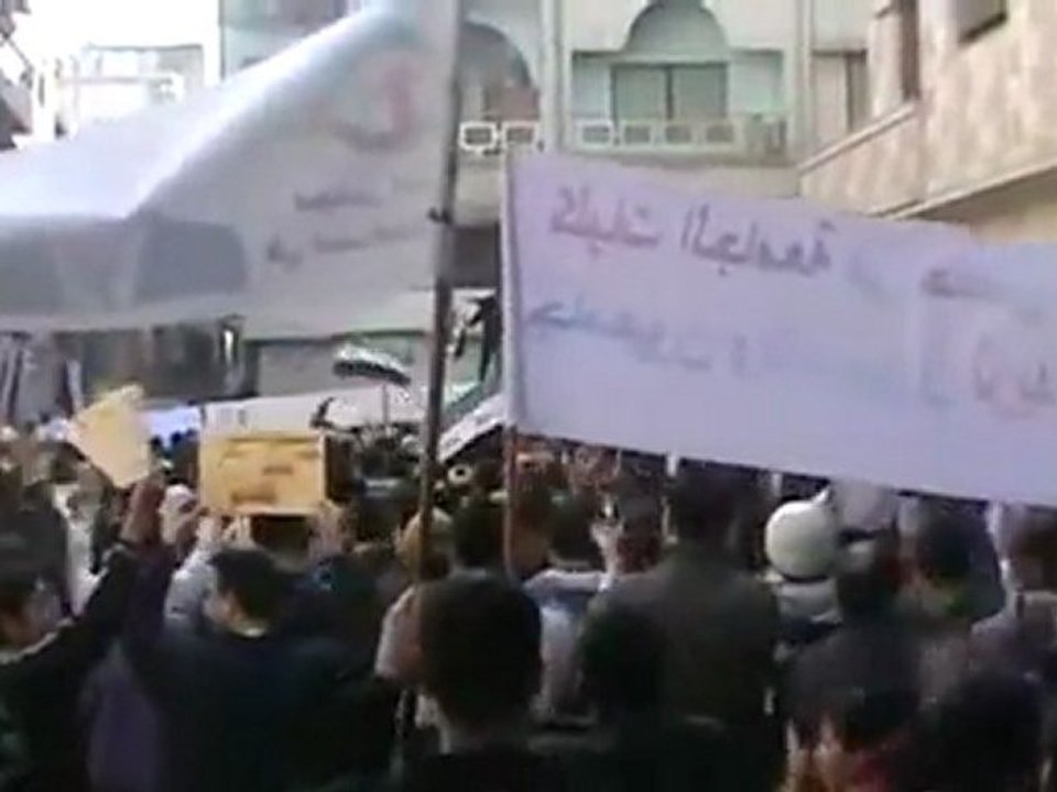 فري برس   حمص جورة الشياح جمعة جامعة الدول العربية تقتلنا 16 12 2011