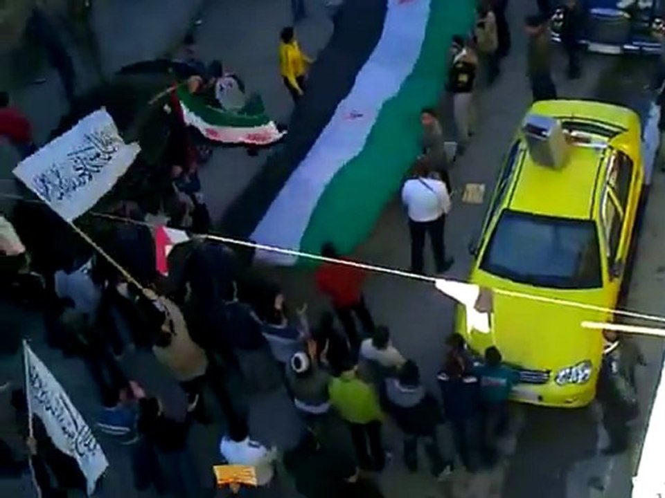 فري برس   حمص كرم الشامي جمعة الجامعة العربية تقتلنا بشار الأسد فقد شرعيته 16 12 2011