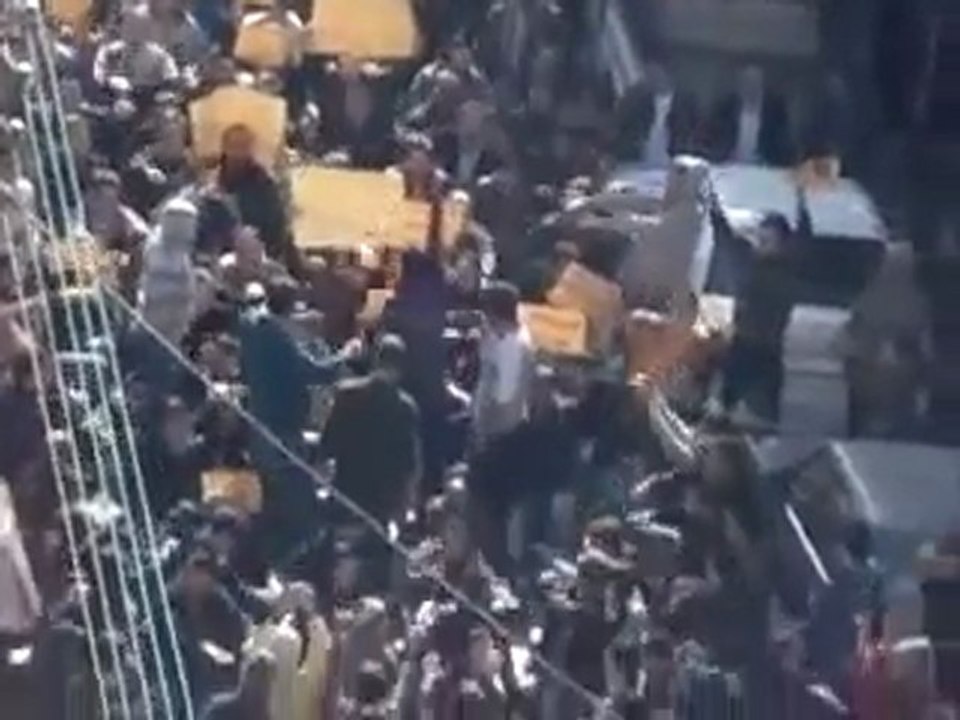 فري برس   حمص الملعب رغم الحصار   جمعة الجامعة العربية تقتلنا 16 12 2011