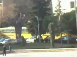 فري برس   حلب    تواجد باصات الأمن والشبيحة داخل حرم الجامعة 20 12 2011