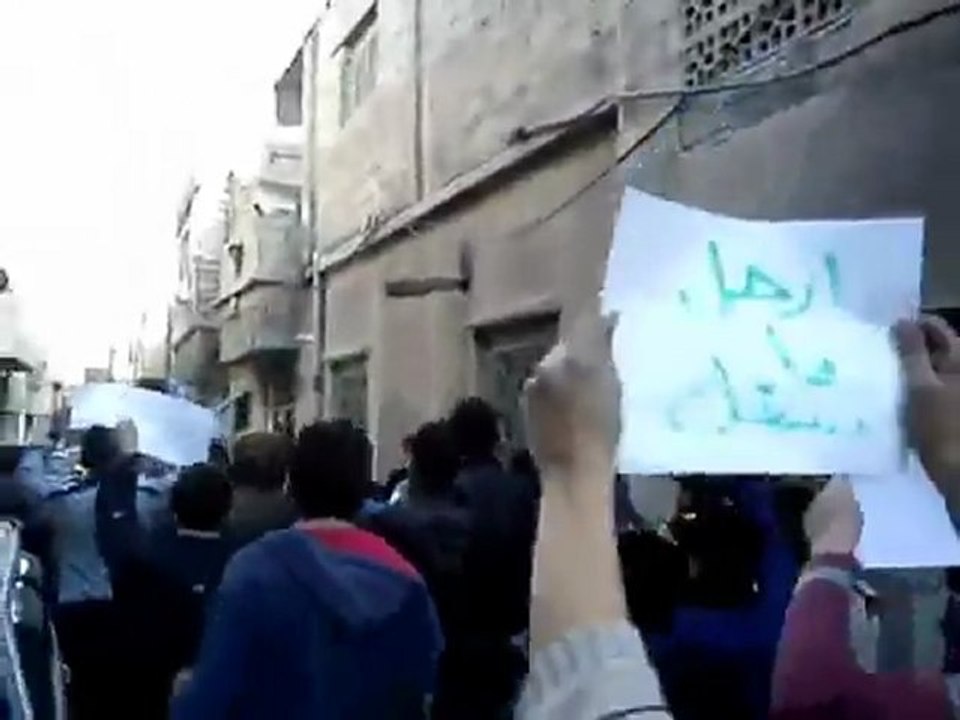 فري برس   مظاهرة في حي القدم بدمشق بعد صلاة العصر في جمعة الجامعة العربية تقتلنا 16 12 2011