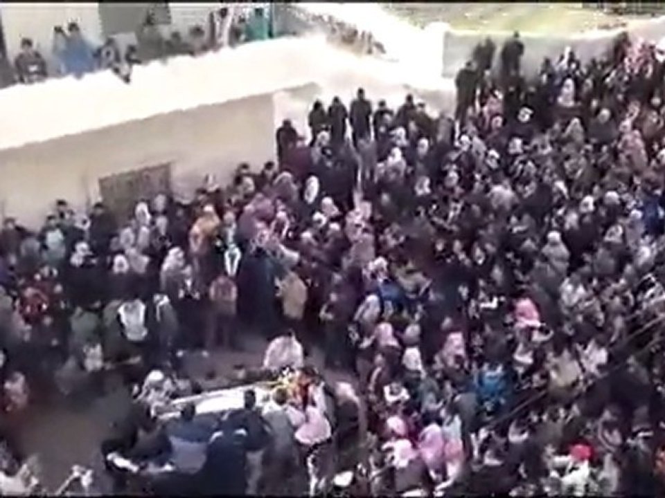 فري برس  حمص المحتلة الدار الكبيرة تشييع الشهيد البطل مالك الجدعان 17 12 2011