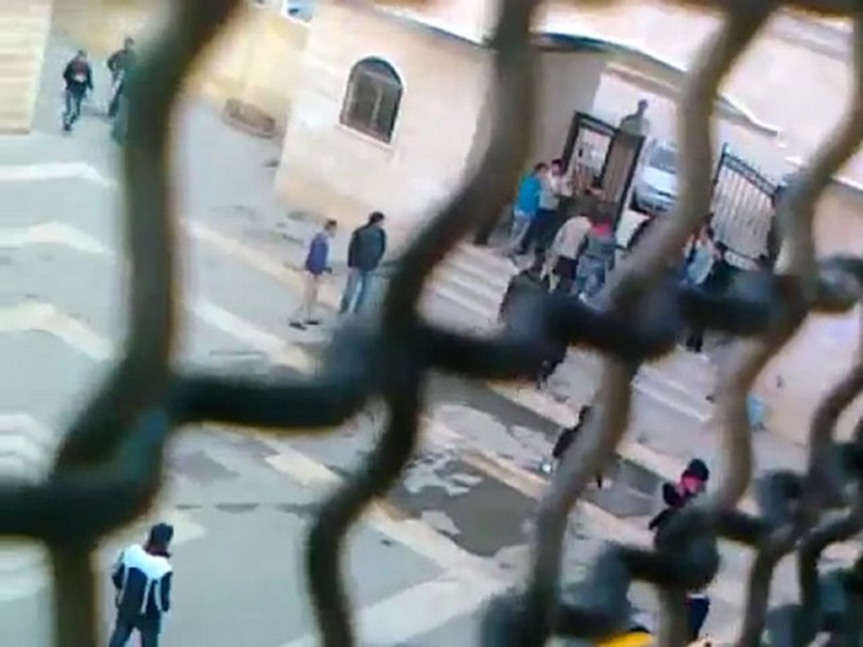 فري برس   حماه   اعتقال طلاب من مجمع معاهد حماه حي الصابونية 18 12 2011