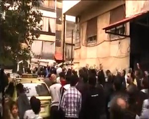 فري برس   حمص القصور تشيع الشهيد طاهر إبراهيم المروان من جامع شمس باااشا 18 12 2011 ج1