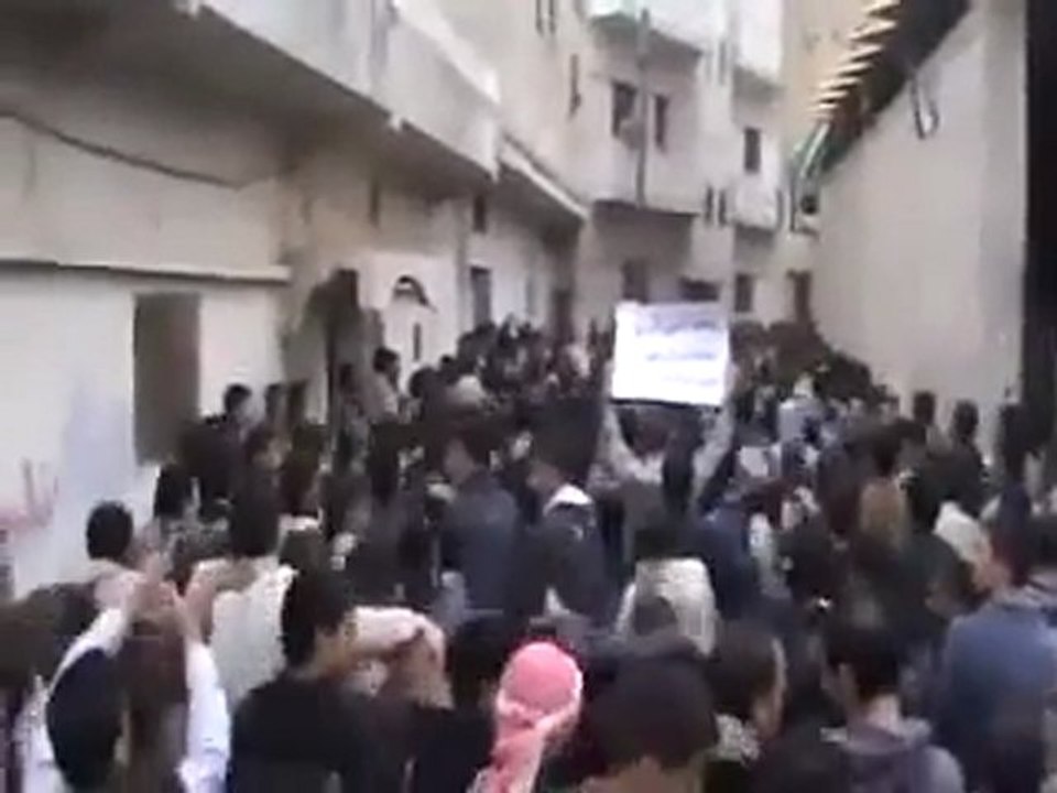 فري برس   حمص تلبيسة   مظاهرة   سوريا بدها حرية 18 12 2011