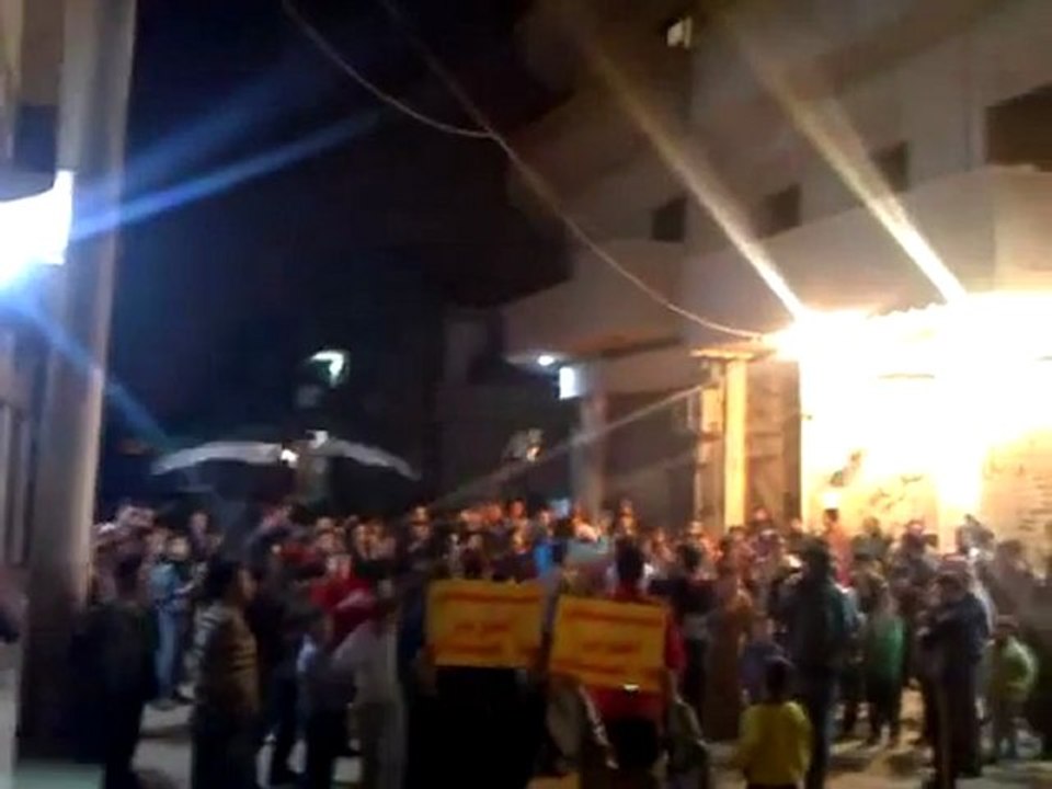 فري برس   بعد توقيع المبادرة حمص الشماس الشعب يرد إعدامك بشار رااائعة 19 12 2011