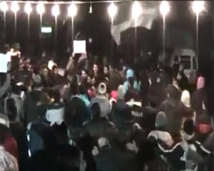 فري برس   بعد التوقيع على المبادرة حمص القصور مسائية أبطاال القصور نصرة لاهل الميدان جنة جنة سورية ياوطنااا رااائعة 20 12 2011