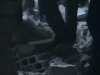 فري برس   حمص باباعمرو دمار المنازل وآثار الدماء على الاركام المهدمة إثر قذائف هاون نزلت على المنازل 20 12 2011