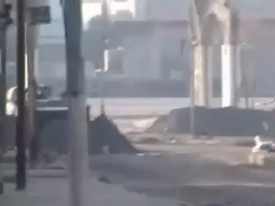 فري برس   حمص تلبيسة   بقاء حواجز الجيش بعد توقيع المبادرة 20 12 2011 ج1