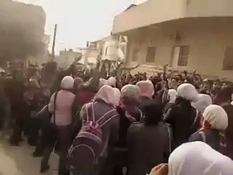 فري برس اللاذقية الحفــــــة مظاهرة طلابية لاحرار وحرائر الحفة 21 12 2011