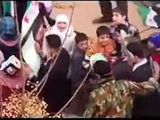 فري برس   وصول بشار الأسد لحي الخالديه واستقباله من أهالي الحي