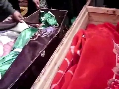 فري برس حمص باباعمرو ثلاثة شهداء من عائلة واحدة مروان الحلواني وزوجته سهيلة جنيد وطفلهما عبد الهادي الحلواني 12 12 2011