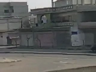 فري برس   اقتحتم المدرعات وسط اطلاق نار كثيف ديربعلبة 22 12 2011