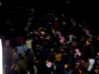 فري برس   حماة كفرزيتا اخت الشهيدين خلدون وفيصل معيوف تقود الهتافات في تشييع اخويها 21 12 2011