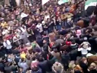 فري برس   حماة كفرزيتا مظاهرة حاشدة امام منزل الشهيدين خلدون وفيصل معيوف قبل تشييعمها 21 12 2011 ج1