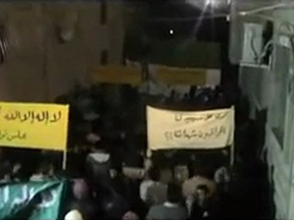 فري برس   حماة مسائية أبطال الفراية على انغام يا محلا الحرية 22 12 2011