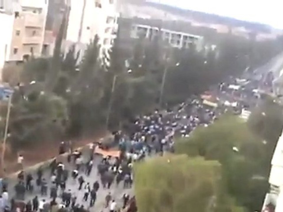 فري برس   ادلب   منظر مهيب لتشييع الشهيد عمار شحود 23 12 2011