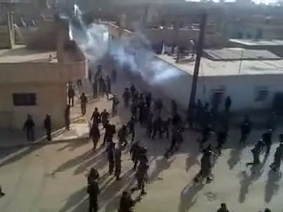 فري برس   غويران هجوم الامن على المظاهرة جمعة بروتوكول الموت 23 12 2011