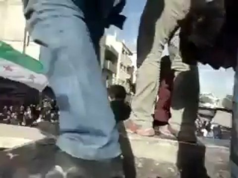 فري برس تشييع الشهيد تيسير شهاب في السيدة زينب 24 12 2011 ج2