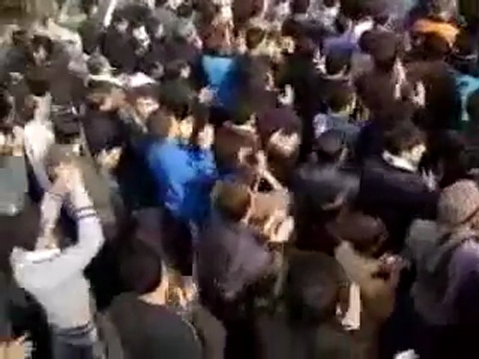 فري برس   حماة كفرزيتا مظاهرة ثوار البلدة للمطالبة باسقاط النظام 24 12 2011