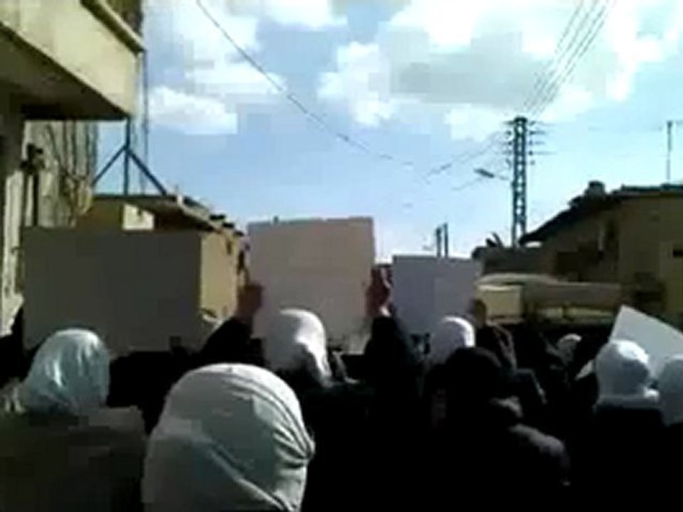 فري برس   ريف دمشق داريا مظاهرة نسائية السبت 24 12 2011 ج4