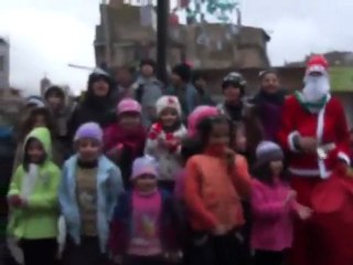 فري برس   أطفال الزبداني و شجرة الميلاد 25 12 2011