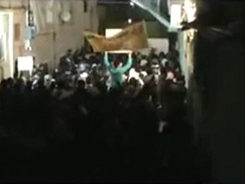 فري برس حماة مسائية الفراية على انغام يلا ارحل 25 12 2011