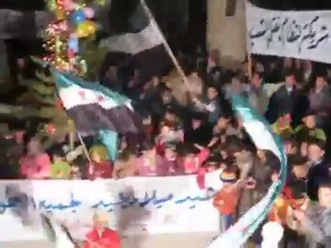 فري برس حماه حلفايا مسائية الثوار لتهنئة الاخوة المسيحية 25 12 2011