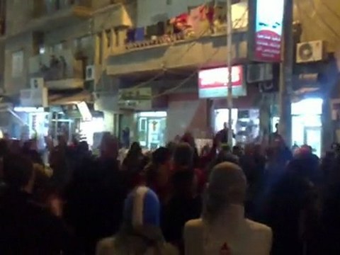 فري برس ديرالزور مظاهرة مسائية احرار الفرات في شارع التكايا وحسن الطه فطوم فطوم فطومة 26 12 2011