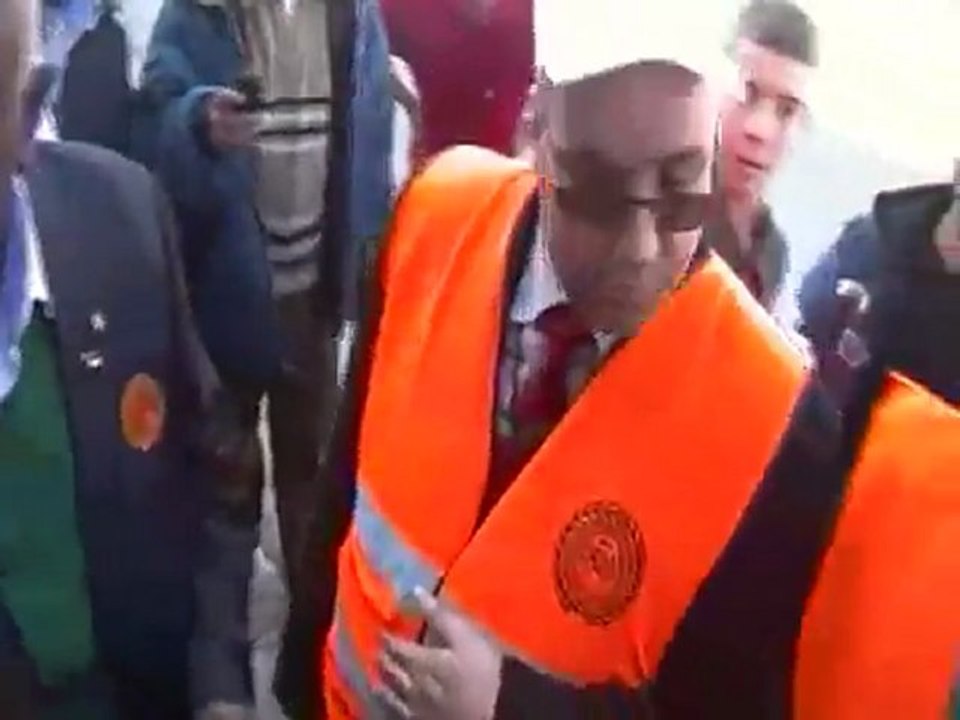 فري برس   حمص باباعمرو الأهالي مع لجنة المراقبين 27 12 2011