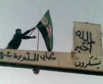 فري برس   رفع علم الاستقلال على مدخل بلدة كفرعميم