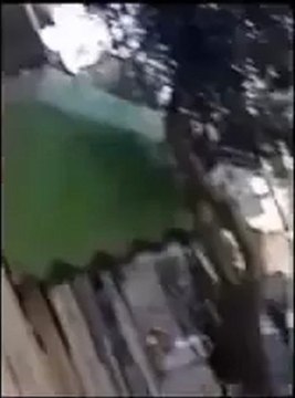 فري برس ‏ حماة اشتباك المتظاهرين بالحجارة مع عصابات الامن والشبيحة 28 12 2011