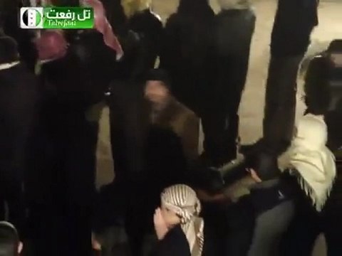 فري برس تل رفعت مظاهرة مسائية في صيام الخميس 29 12 2011 ج1