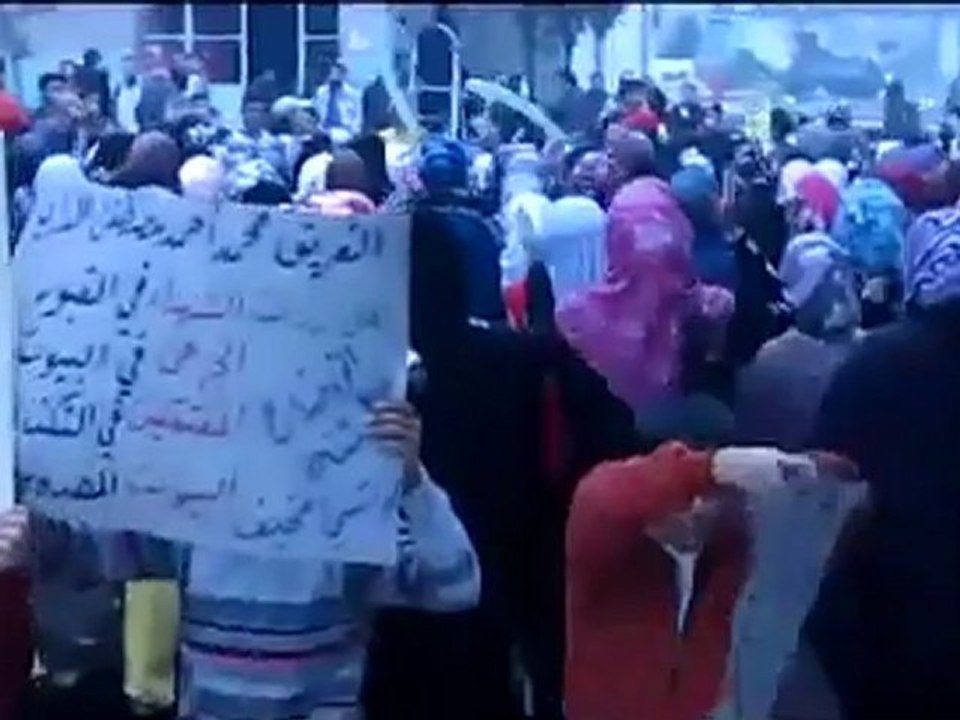 فري برس   حمص المحتلة حرائر الوعر 29 12 2011 ج2