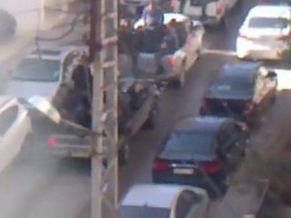 فري برس   اللاذقية   الإنتشار الأمني أمام جامع الحسين 30 12 2011