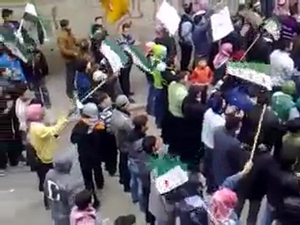 فري برس   حماه   حي الحميدية   جمعة الزحف الى الساحات   30 12 2011