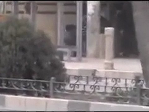 فري برس حماة سقوط شهيد برصاص الامن بالقرب من مبنى حزب العبث 30 12 2011