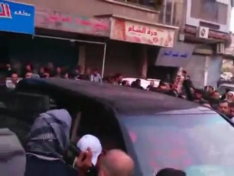 فري برس ريف دمشق حرستا لقاء ذوي الشهداء والمعتقلين مع المراقبين 30 12 2011