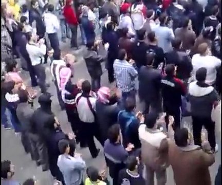 حماه - حي الحميدية - ج1مظاهرة تطالب اللجنه بدخول الاحي...