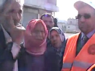 فري برس   ابوصلاح يشرح معاملة الجيش للجرحى31 12 2011