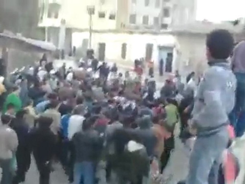 فري برس   معضمية الشام مظاهراة أحرار المدينة لإستنكار عمليات الخطف التي قام بها شبيحة الأسد 31 12 2011 ج4