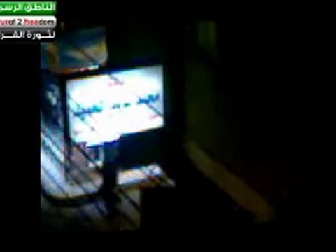 فري برس دير الزور إطلاق الرصاص على المتظاهرين بشارع حسن الطه 3 1 2012