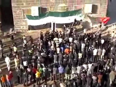 فري برس حوران إنخل مظاهرة رغم الحصار الأمني ومنع الصلاة جمعة إن تنصرو الله 6 1 2012ج2