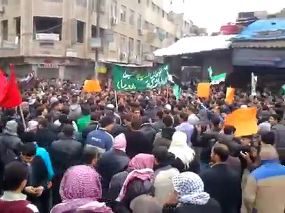 فري برس   ريف دمشق دوما    مظاهرة جامع الكبير جمعة ان تنصروا الله ينصركم 6 1 2012