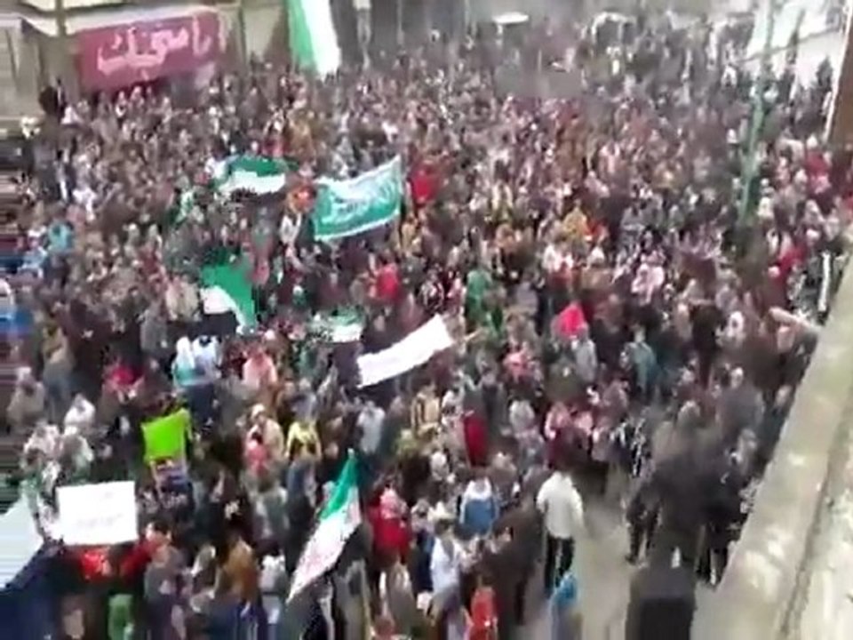 فري برس   معرة النعمان مظاهرات في جمعة التدويل مطلبنا 6 1 2012 ج2