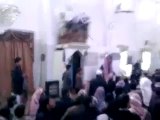 فري برس   حمص السخنة الجامع الكبير بعد انزال الشيخ المنافق المؤيد وصعود الشيخ فواز البيك 6 1 2011
